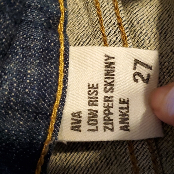 Eunina Jeans - Picture 12 of 13